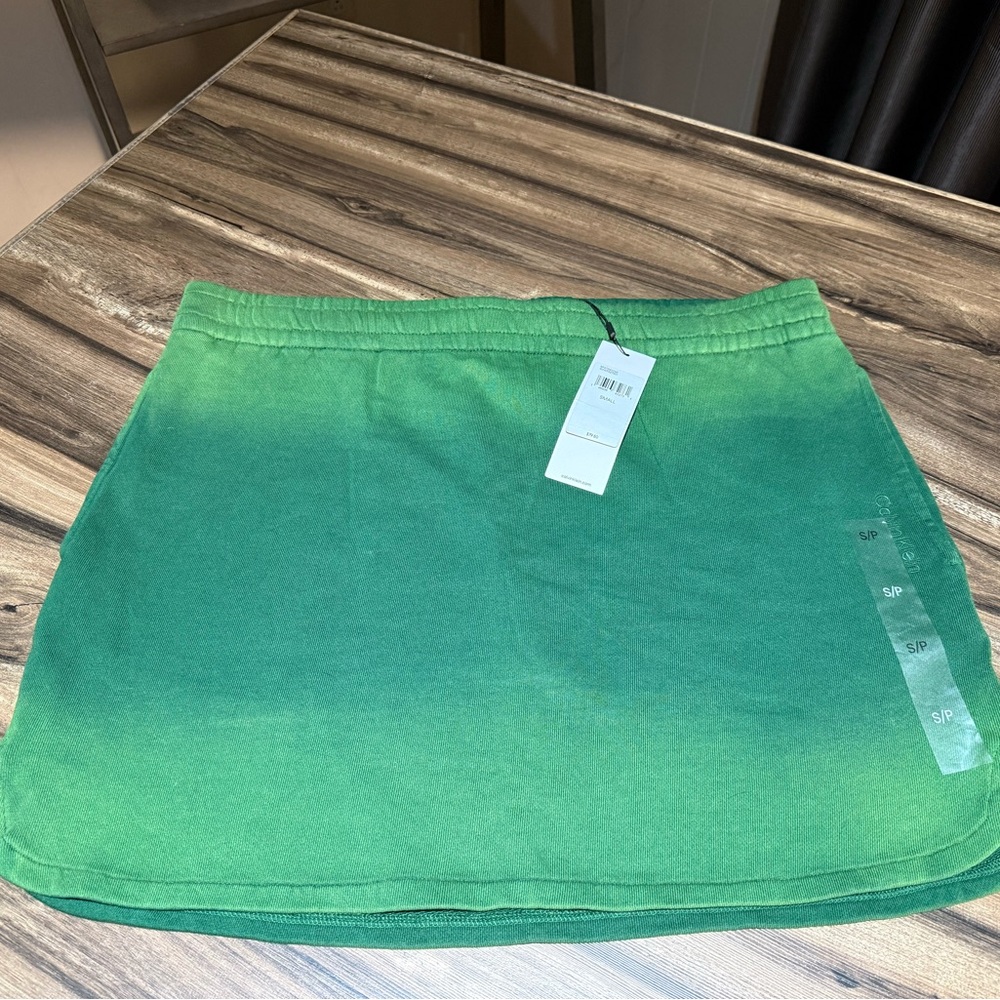 Calvin Klein Ombre Green Skirt – Size Small (Fits more like a Medium)